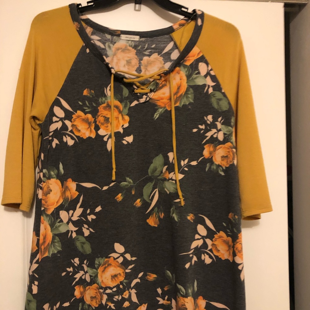 3/4 sleeve floral shirt